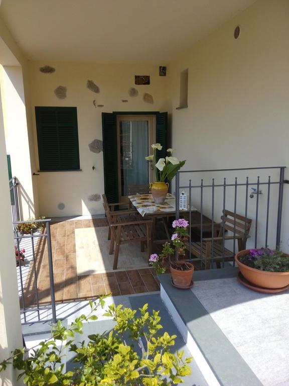 Casa Papaveri Rossi Finale Ligure Rom bilde