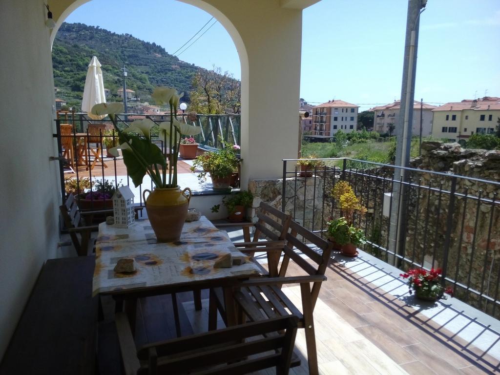 Casa Papaveri Rossi Finale Ligure Rom bilde